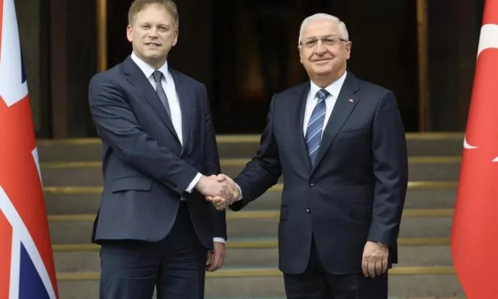 Η Άγκυρα "παρακαλάει" για τα Eurofighter: Συνάντηση του Τούρκου υπ. Άμυνας με τον Βρετανό ομόλογό του